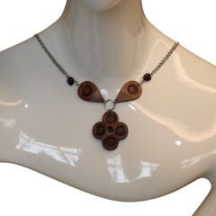 El Yapımı Deri Çiçek Kolye | Çelik Zincirli Doğal Tasarım