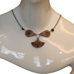 El Yapımı Deri Yarım Ay Kolye | Çelik Zincirli Etnik Tasarım