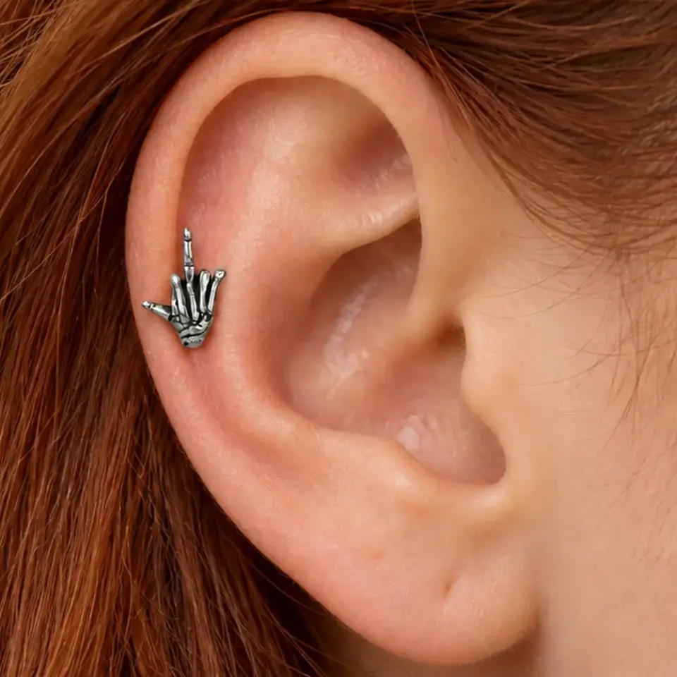 iskelet-eli-helix-piercing