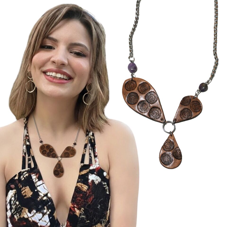 El Yapımı Güneş Motifli Deri Kolye | Çelik Zincirli Mor Taşlı Tasarım