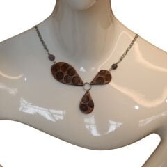 El Yapımı Güneş Motifli Deri Kolye | Çelik Zincirli Mor Taşlı Tasarım