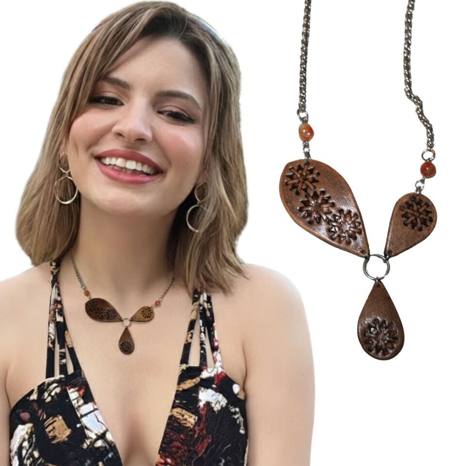 El Yapımı Deri Motifli Kolye | Çelik Zincirli Amber Taşlı Tasarım