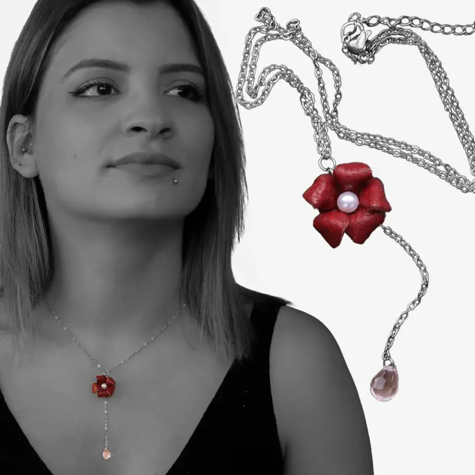 Kırmızı Güz Çiçeği El Yapımı Kristal Taşlı Çelik Zincirli Kadın Deri Kolye