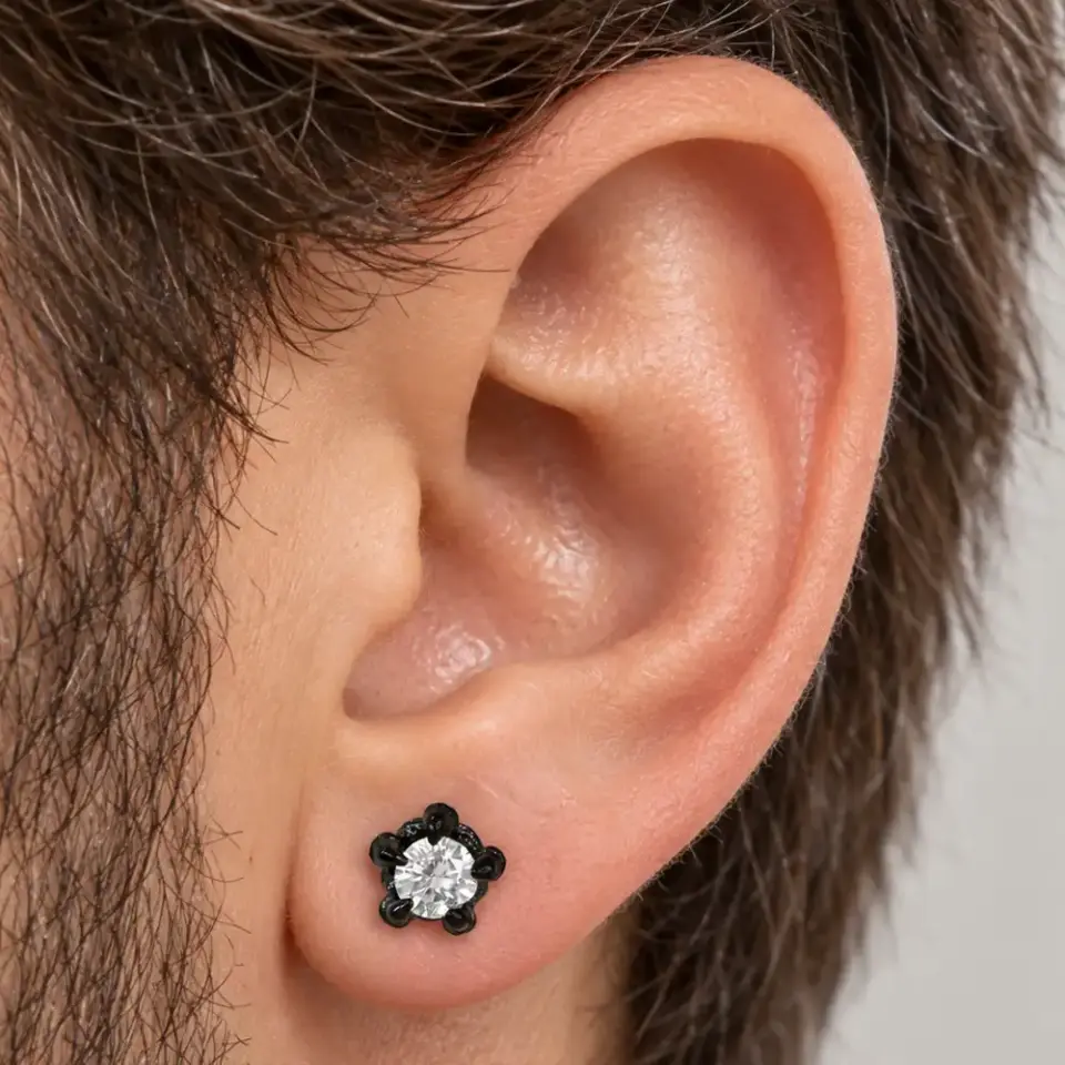 bes-tirnak-pence-lobe-piercing