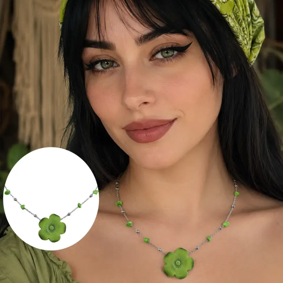 Hekate serisi limon rengi crazy deri çiçek kolye ve paslanmaz çelik zincirli bohem tasarım kadın takısı.