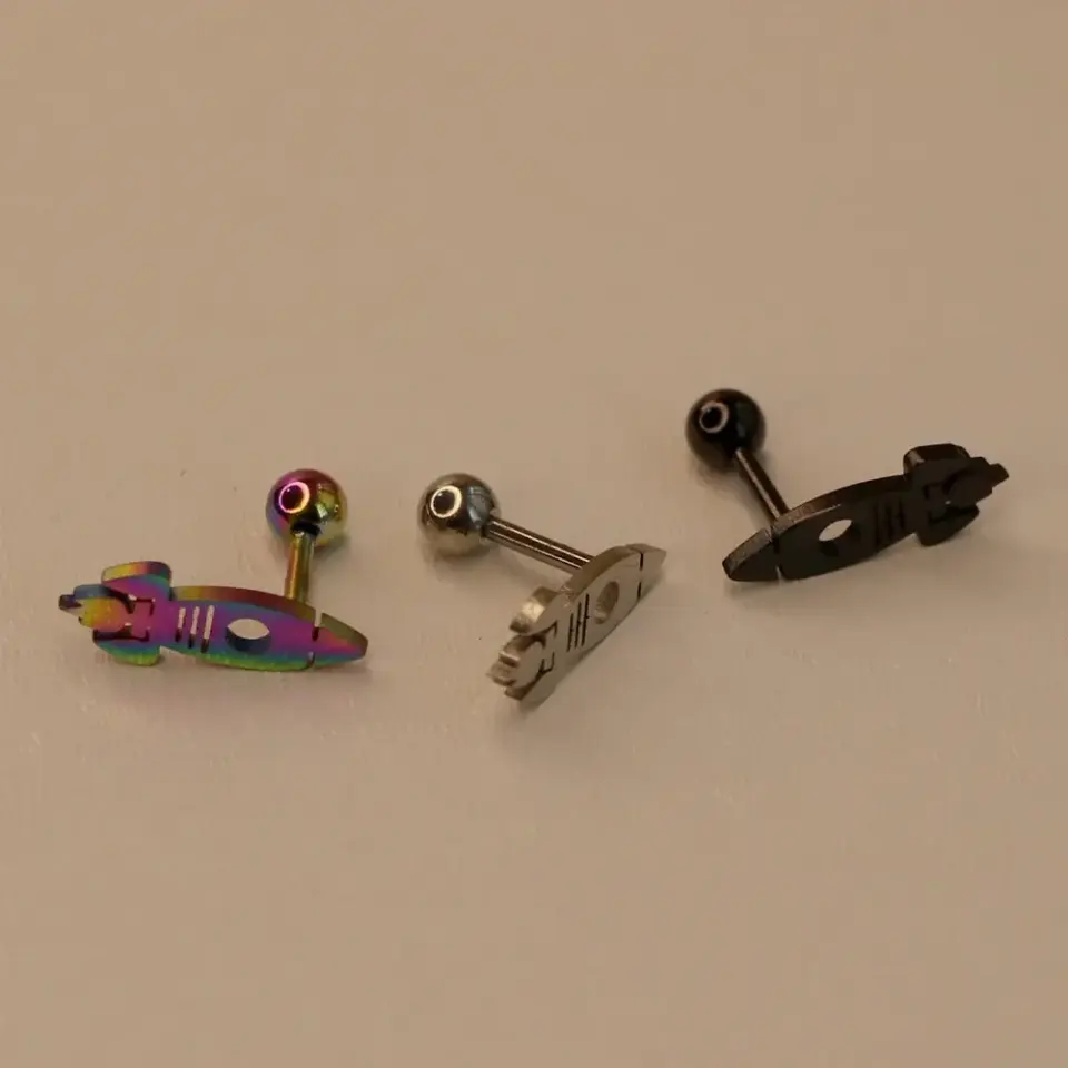 Gökkuşağı renkli 316L çelik kıkırdak helix piercing modeli