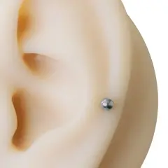 315L çelik flatback piercingin kulakta duruşu